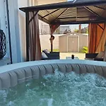 아파트 The Living Dream - Jacuzzi, 150mp *